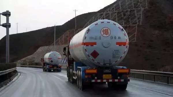 運費翻倍暴漲！四大運輸新規正式實施，貨車上高速成“奢侈品”？